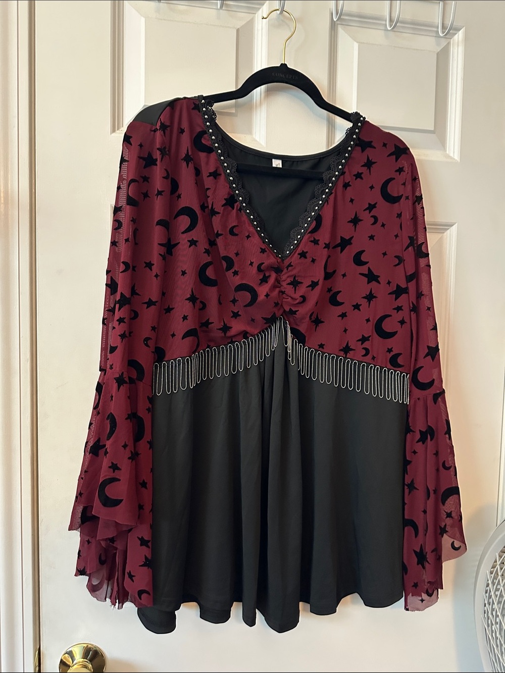 EUC Boho Moon & Star V-Neck Tunic in Burgundy and Black Sz 2X ⭐️ 🌙 ⭐️ - Picture 5 of 11